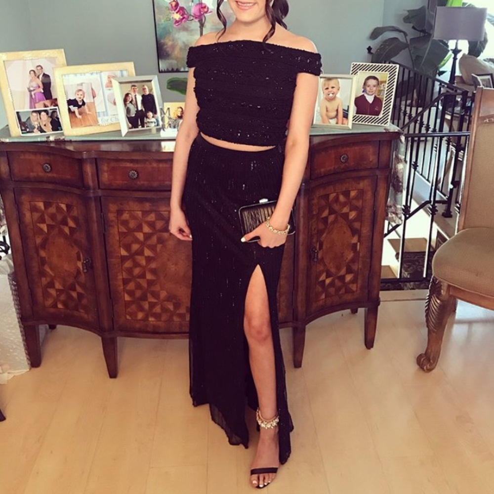 This is a beautiful black 2 piece prom dress!